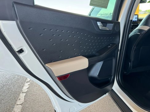Used 2020 Ford Escape Titanium image 17
