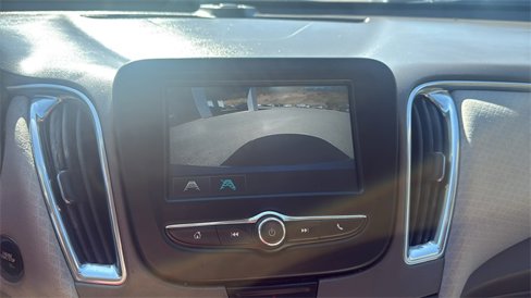 Used 2017 Chevrolet Malibu LT image 19