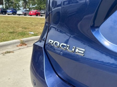 Used 2020 Nissan Rogue SV w/ Premium Package image 25