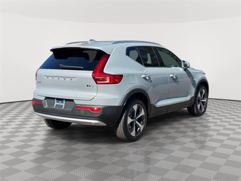 Used 2025 Volvo XC40 B5 Core w/ Climate Package image 4