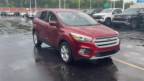 Used 2019 Ford Escape SE image 2