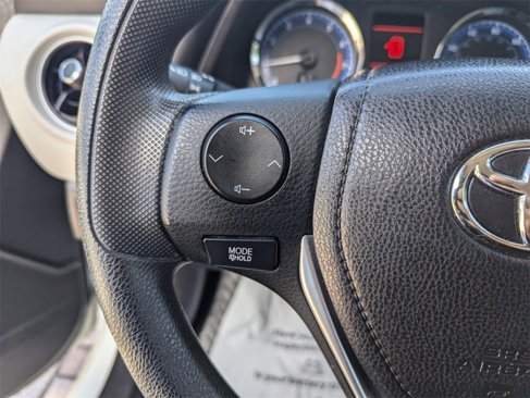 Used 2018 Toyota Corolla LE image 29