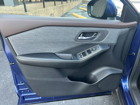Used 2023 Nissan Rogue SV image 24