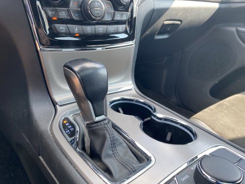Used 2022 Jeep Grand Cherokee Laredo X image 10