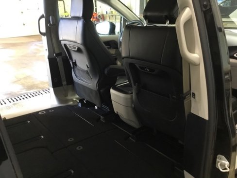 Used 2022 Chrysler Pacifica Touring-L image 50