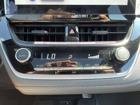 Used 2025 Toyota Corolla SE image 29