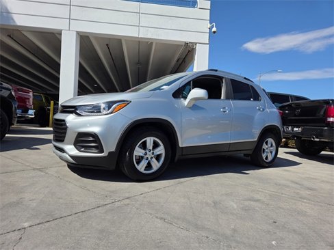 Used 2018 Chevrolet Trax LT w/ LT Convenience Package image 2