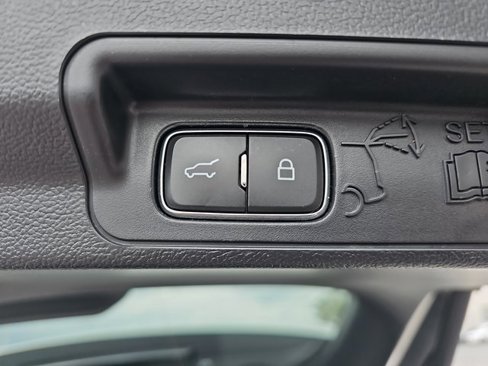 Used 2022 Ford Explorer XLT w/ Equipment Group 202A image 15