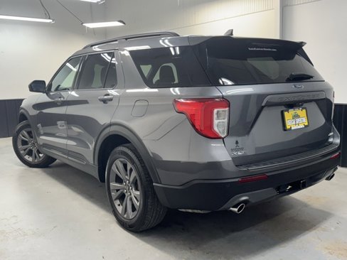 Used 2021 Ford Explorer XLT w/ XLT Sport Appearance Package image 6