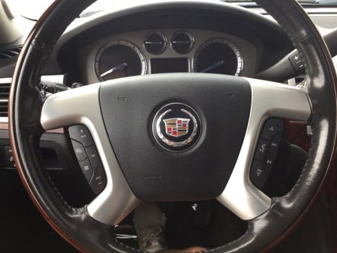 Used 2011 Cadillac Escalade ESV Premium image 11