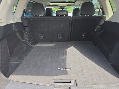 Used 2023 Nissan Rogue SV image 34