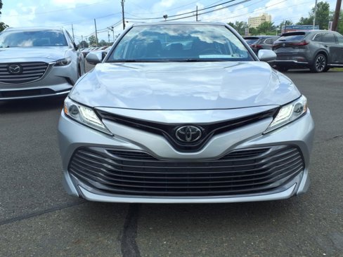Used 2019 Toyota Camry XLE image 9