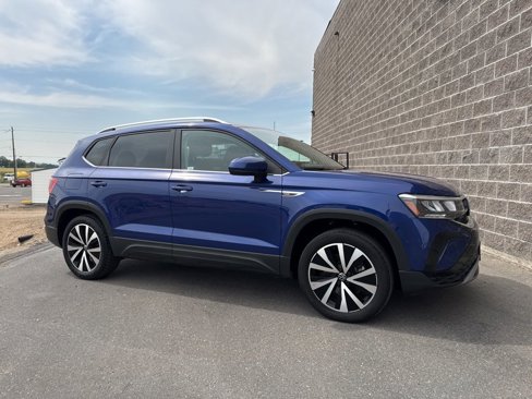 Used 2022 Volkswagen Taos SE w/ Panoramic Sunroof Package image 1