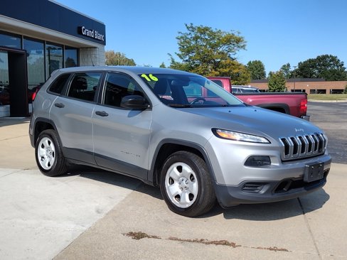 Used 2016 Jeep Cherokee Sport image 13