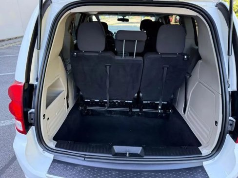 Used 2018 Dodge Grand Caravan SE w/ UConnect Hands-Free Group image 7