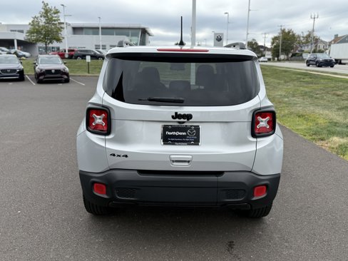 Used 2018 Jeep Renegade Altitude image 11