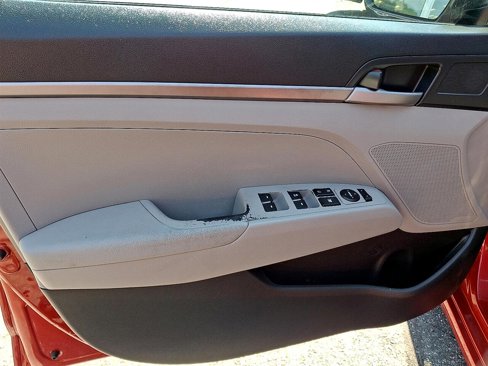 Used 2017 Hyundai Elantra SE image 15