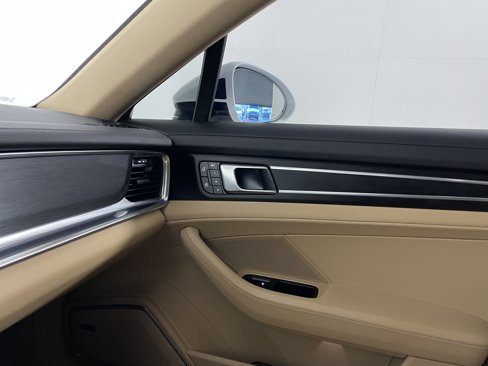 Certified 2022 Porsche Panamera Platinum Edition image 14
