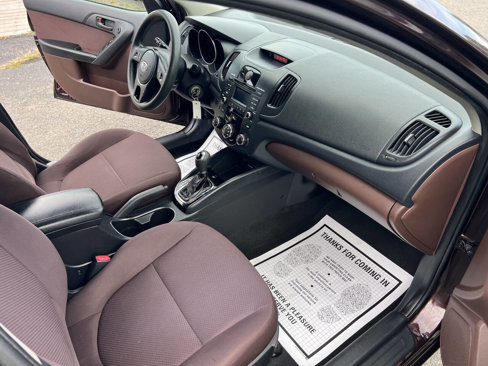 Used 2011 Kia Forte EX image 17