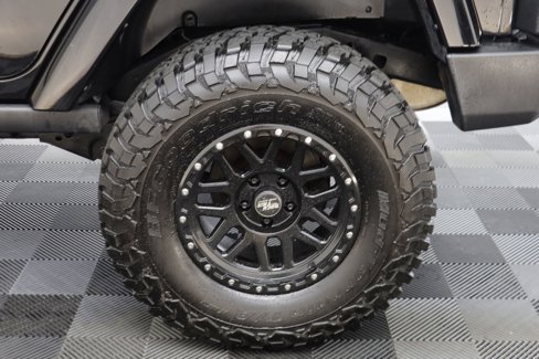 Used 2017 Jeep Wrangler Unlimited Rubicon w/ Connectivity Group image 40