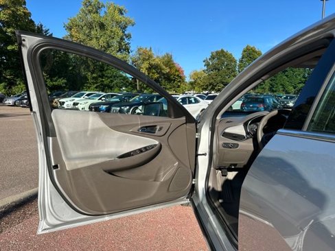 Used 2019 Chevrolet Malibu LT w/ Driver Confidence Package image 11