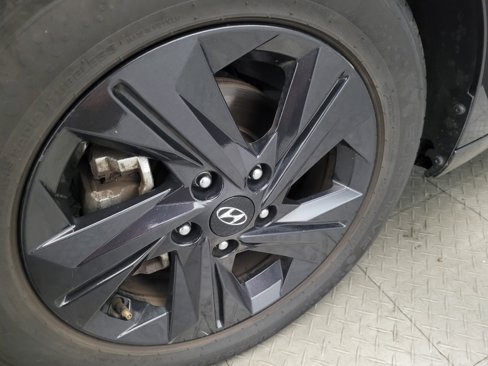 Used 2023 Hyundai Elantra SEL image 31