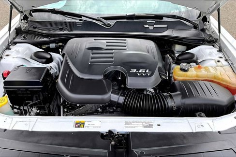 Used 2014 Dodge Challenger SXT image 31