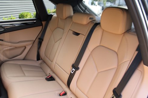 Certified 2024 Porsche Macan image 33