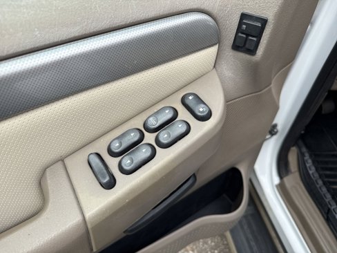 Used 2004 Mercury Mountaineer Convenience image 12