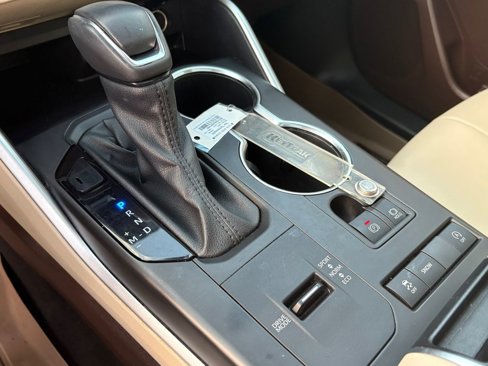 Used 2021 Toyota Highlander XLE image 24