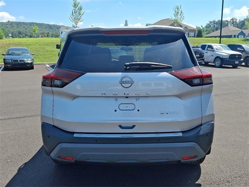 Used 2022 Nissan Rogue SV image 9