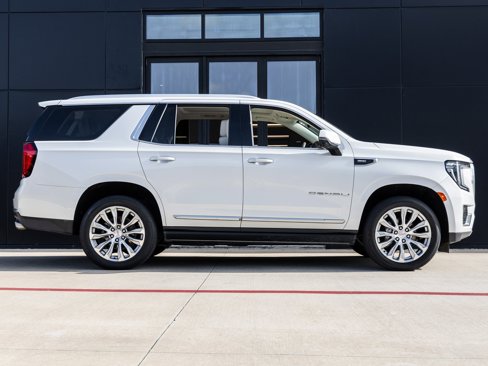 Used 2022 GMC Yukon Denali w/ Denali Premium Package image 10