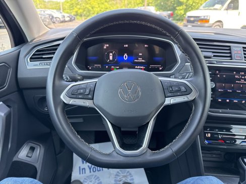 Used 2024 Volkswagen Tiguan SE image 47