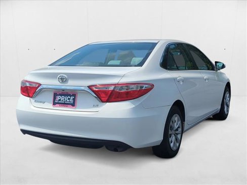 Used 2016 Toyota Camry LE image 5