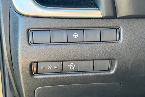Used 2023 Nissan Rogue SV image 34