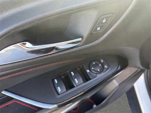 Used 2024 Chevrolet Trax RS w/ Sunroof Package image 12