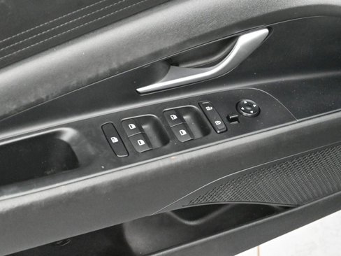 Used 2021 Hyundai Elantra SEL image 11