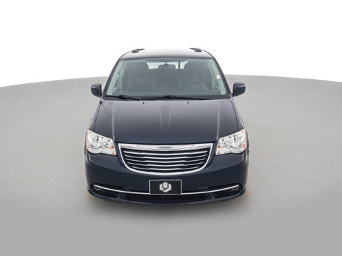Used 2016 Chrysler Town & Country Touring image 2