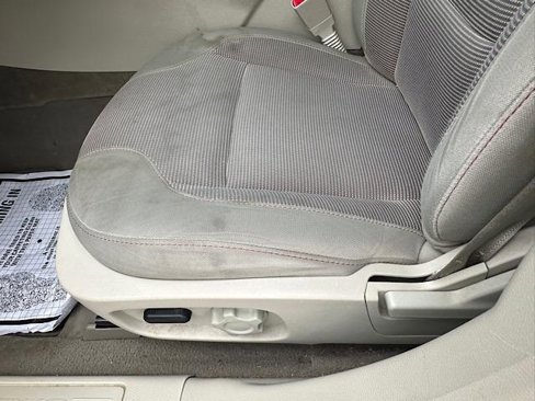 Used 2010 Ford Taurus SEL image 17