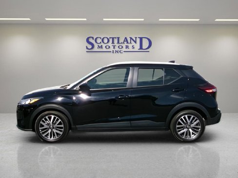 Used 2024 Nissan Kicks SV image 1