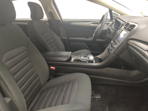 Used 2017 Ford Fusion SE w/ Fusion SE Technology Package image 21