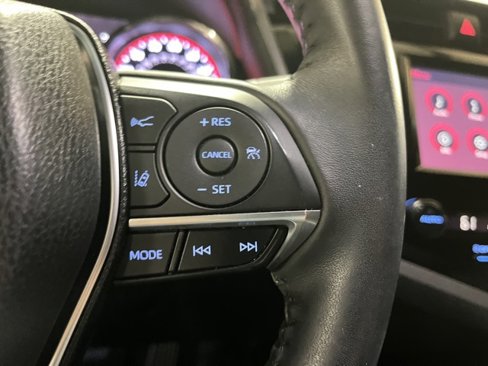 Used 2018 Toyota Camry XSE image 22