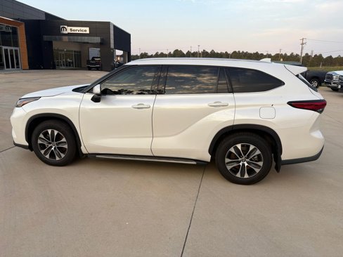 Used 2021 Toyota Highlander XLE image 9
