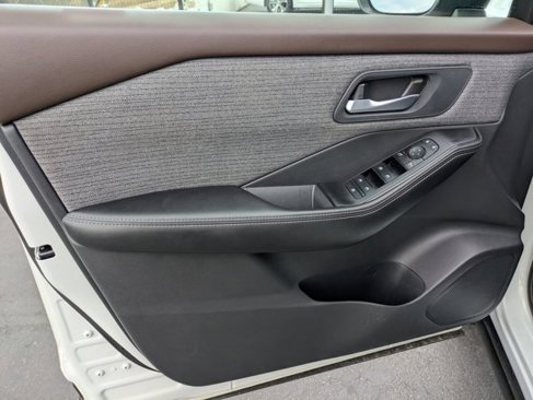 Used 2021 Nissan Rogue SV image 18