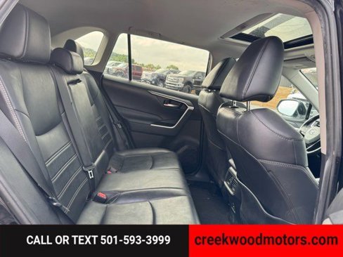 Used 2021 Toyota RAV4 XLE Premium image 9