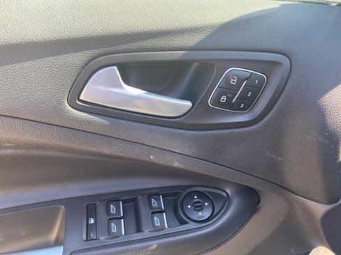 Used 2017 Ford Escape Titanium image 7