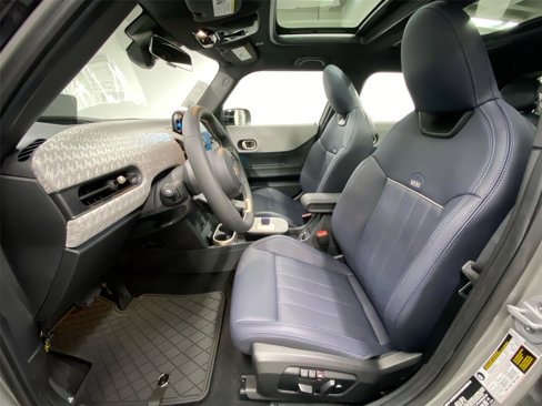New 2025 MINI Cooper 4-Door Hardtop image 17
