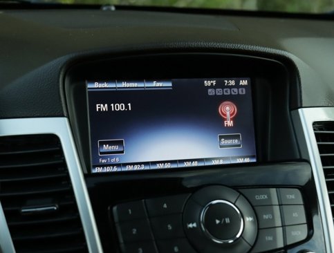 Used 2015 Chevrolet Cruze LT image 12