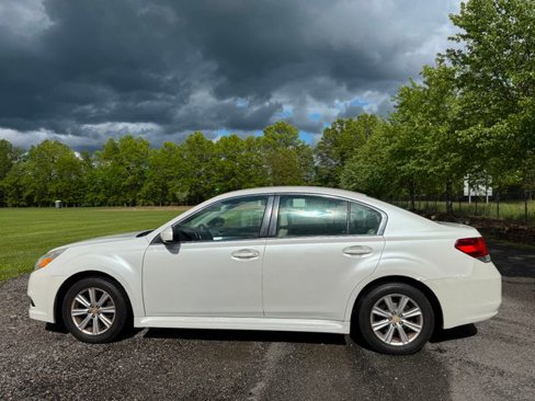Used 2012 Subaru Legacy 2.5i Premium image 2