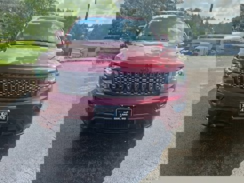 Used 2019 Jeep Grand Cherokee Altitude image 8